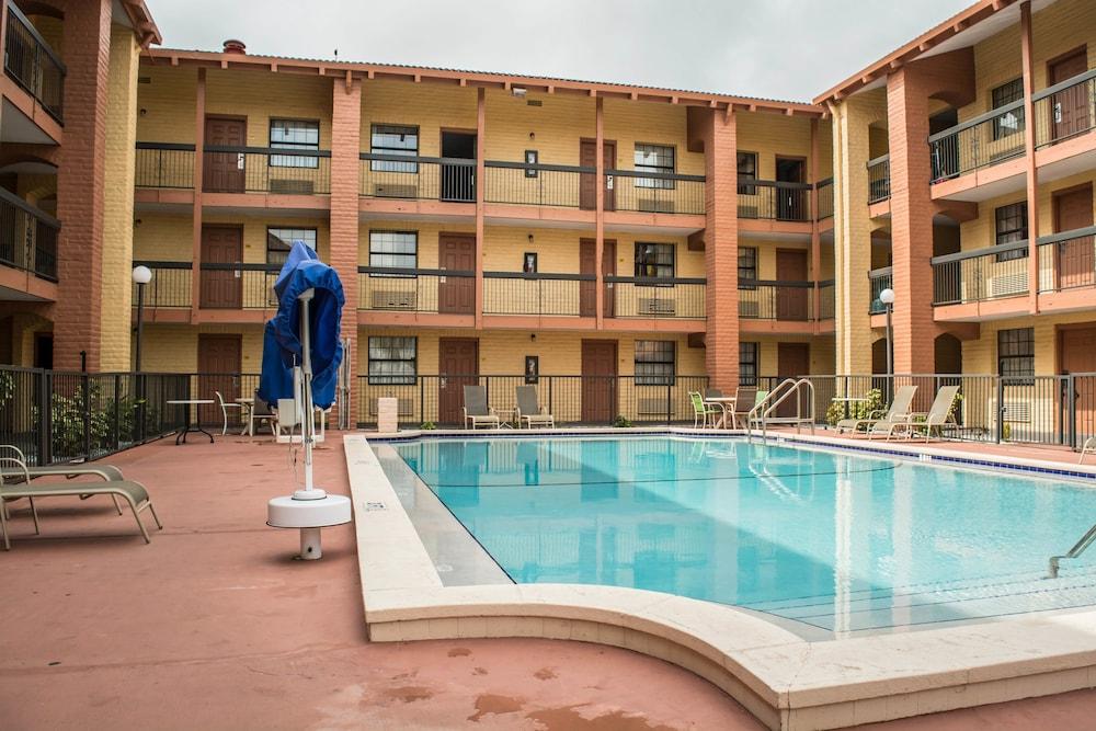 Rodeway Inn Near Ybor City - Casino Tampa Exterior photo