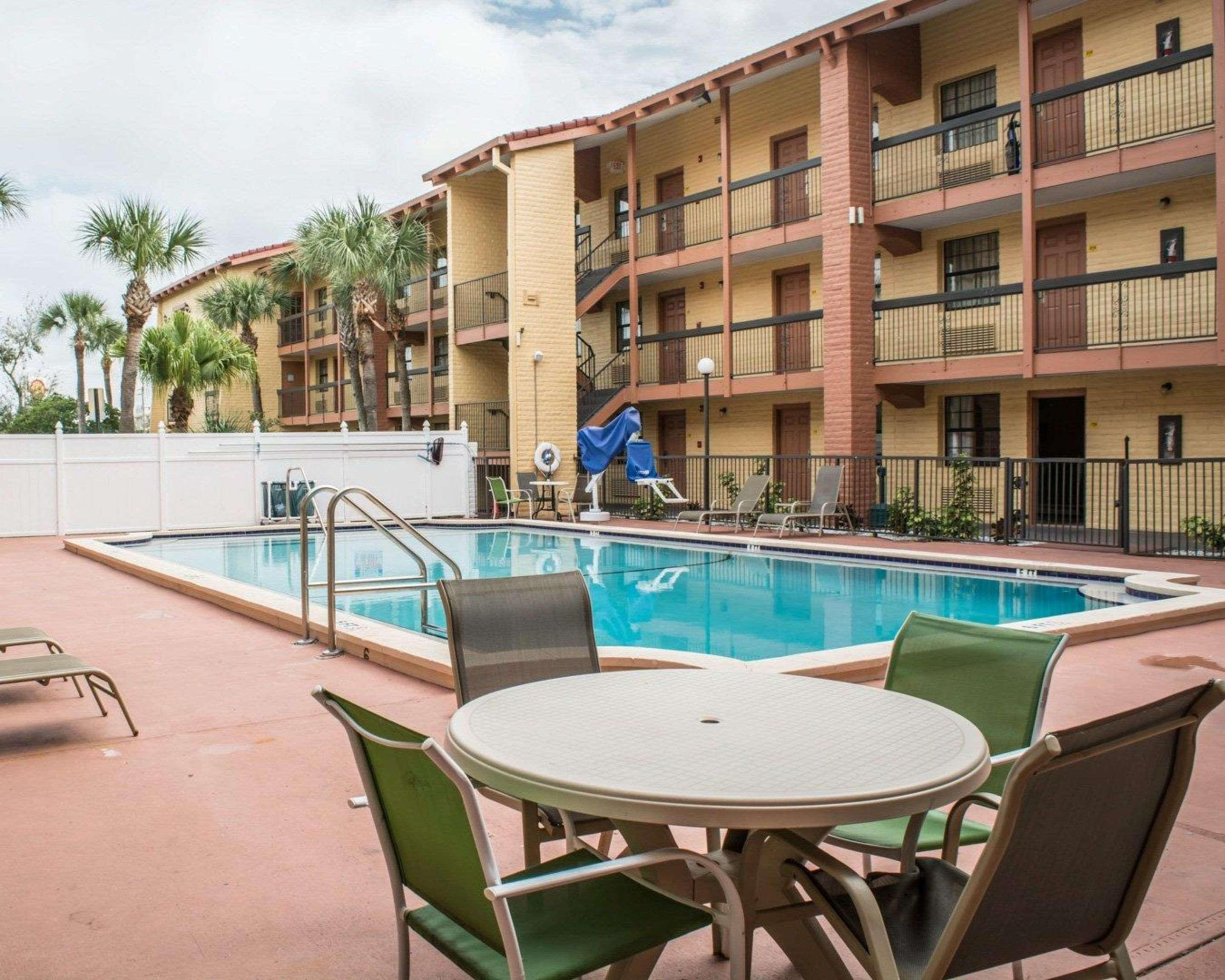 Rodeway Inn Near Ybor City - Casino Tampa Exterior photo