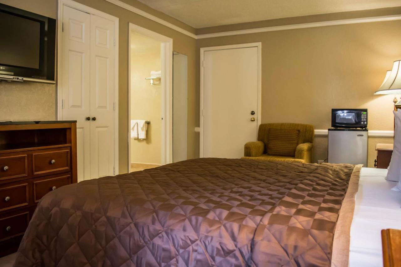 Rodeway Inn Near Ybor City - Casino Tampa Room photo